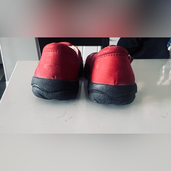 Keen Sydney Mary Jane Shoes Red Leather Casual size 9.5 - Picture 7 of 8